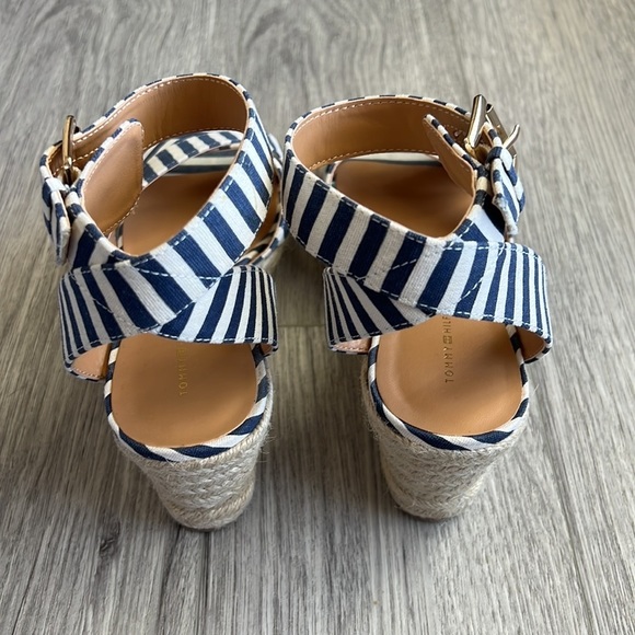 Tommy Hilfiger Yaslin 2 Wedge Sandal Size 8.5M - Picture 4 of 8